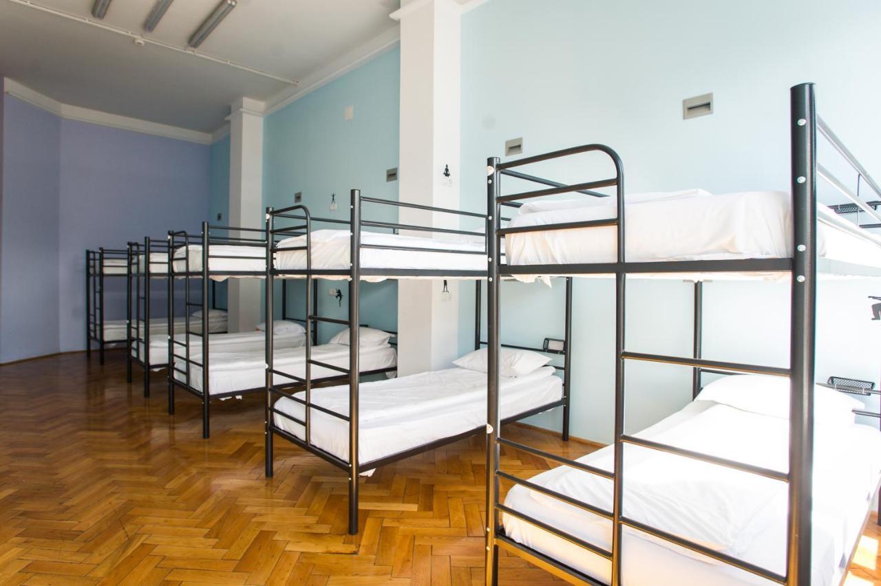 B13 Hostel Сибиу Экстерьер фото